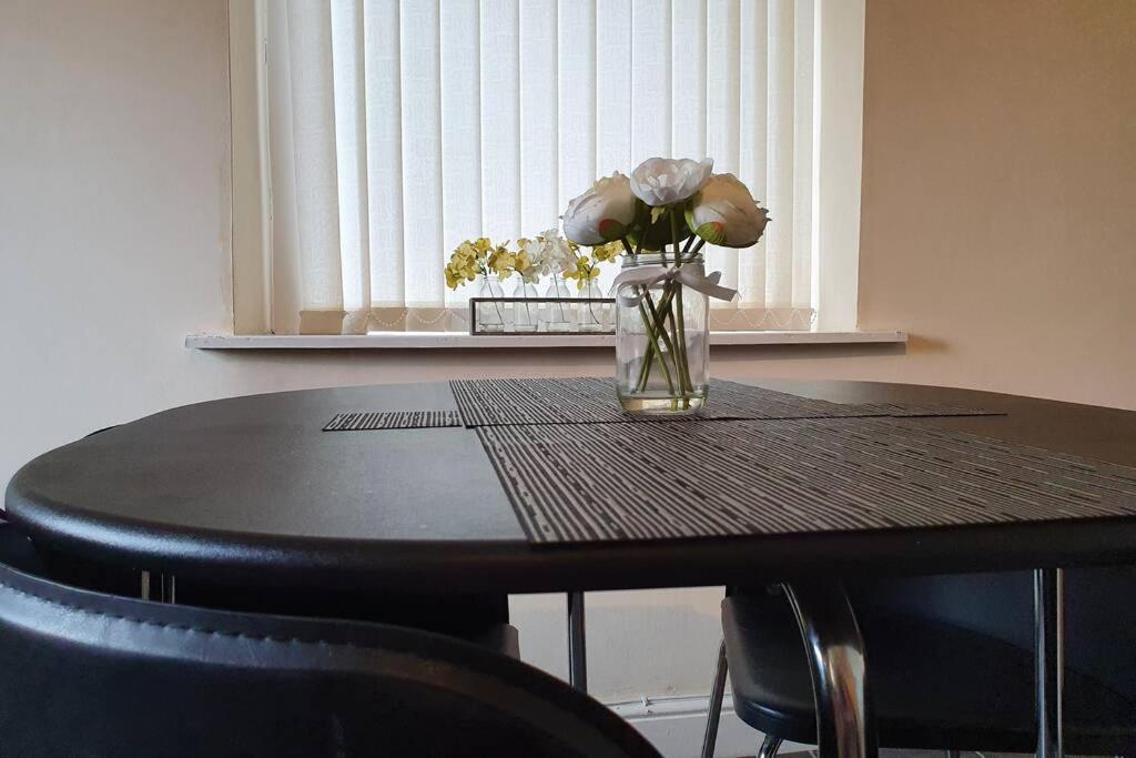 Pomfret House, 3 Bedrooms, Burnley Central, Contractors And Groups First Choice, Free Parking 外观 照片