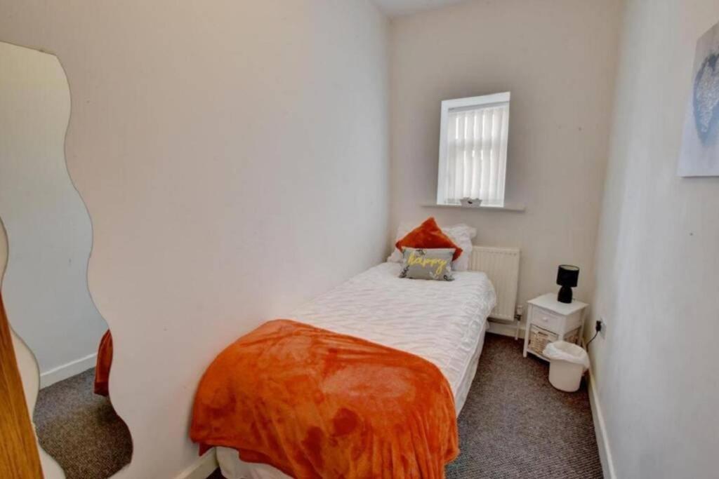 Pomfret House, 3 Bedrooms, Burnley Central, Contractors And Groups First Choice, Free Parking 外观 照片