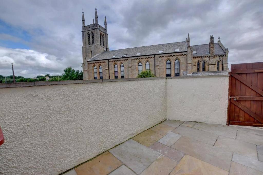 Pomfret House, 3 Bedrooms, Burnley Central, Contractors And Groups First Choice, Free Parking 外观 照片