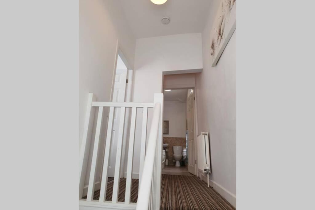 Pomfret House, 3 Bedrooms, Burnley Central, Contractors And Groups First Choice, Free Parking 外观 照片