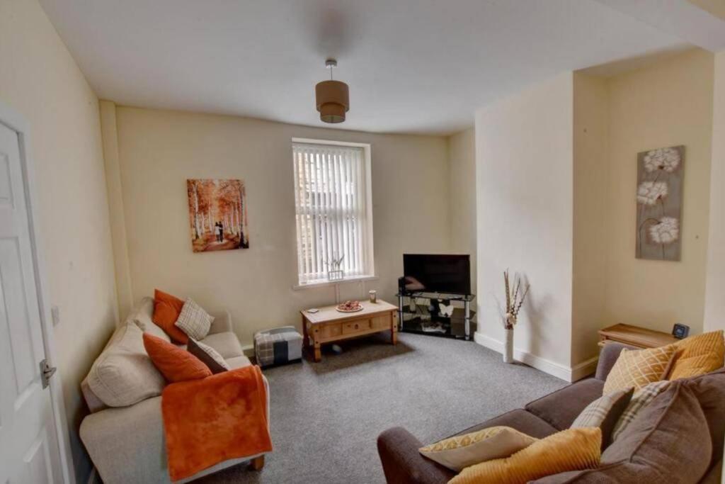 Pomfret House, 3 Bedrooms, Burnley Central, Contractors And Groups First Choice, Free Parking 外观 照片