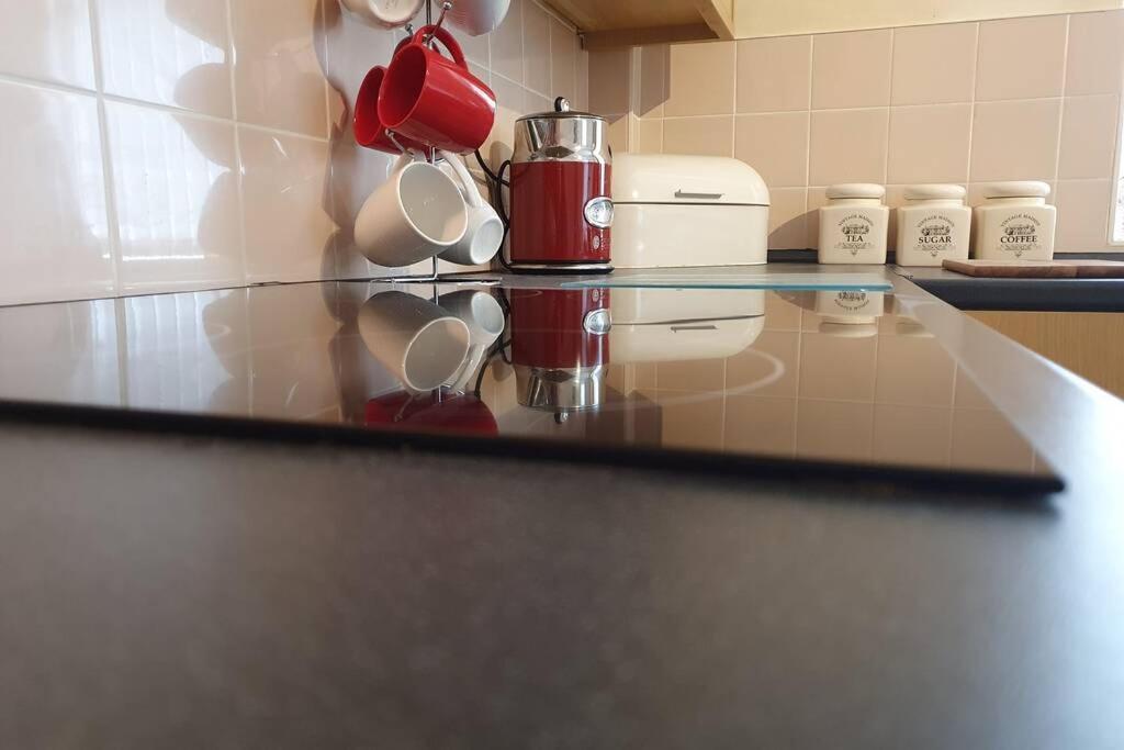 Pomfret House, 3 Bedrooms, Burnley Central, Contractors And Groups First Choice, Free Parking 外观 照片