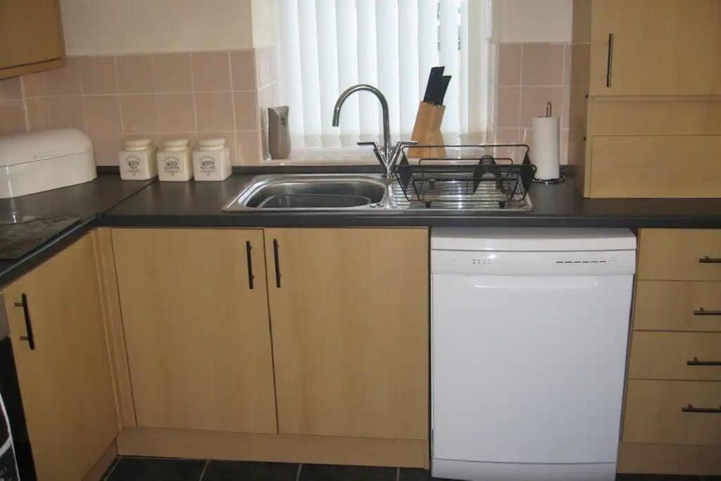 Pomfret House, 3 Bedrooms, Burnley Central, Contractors And Groups First Choice, Free Parking 外观 照片