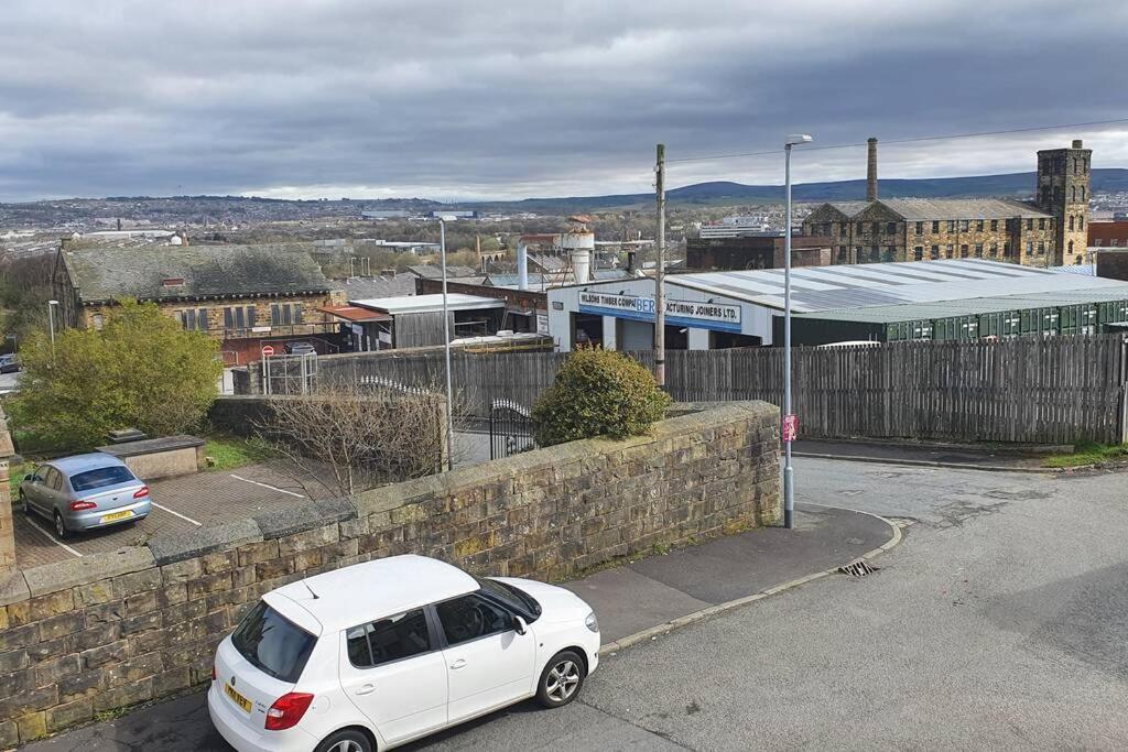 Pomfret House, 3 Bedrooms, Burnley Central, Contractors And Groups First Choice, Free Parking 外观 照片