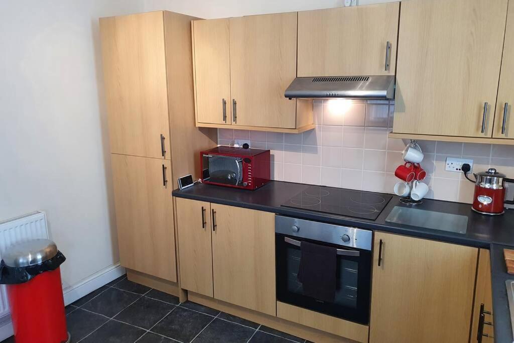 Pomfret House, 3 Bedrooms, Burnley Central, Contractors And Groups First Choice, Free Parking 外观 照片
