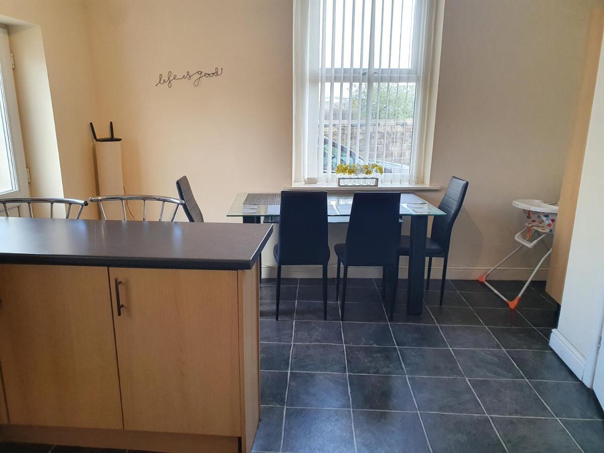 Pomfret House, 3 Bedrooms, Burnley Central, Contractors And Groups First Choice, Free Parking 外观 照片
